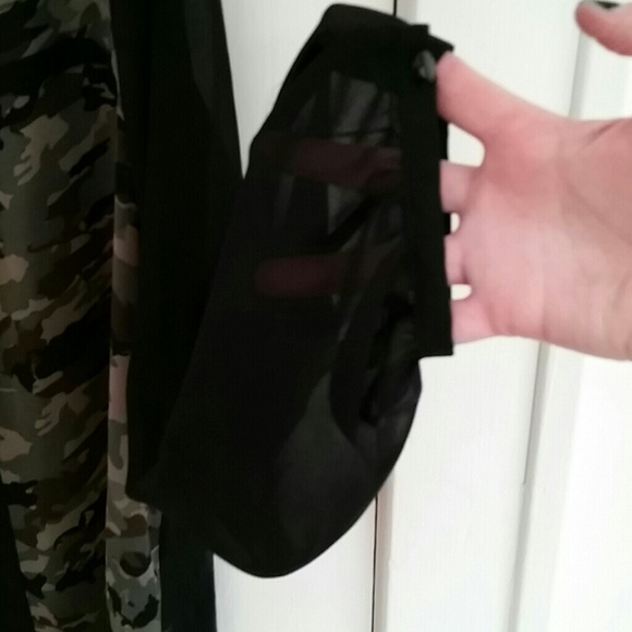 Black camaflouge sheer blouse - Picture 3 of 4